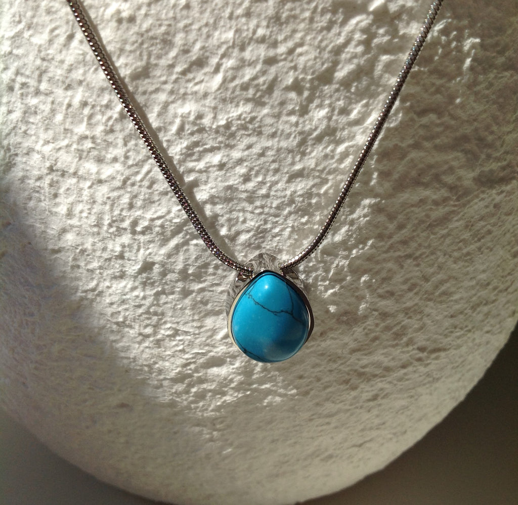 Picture of a Stainless Steel  cremation jewelry with a small-drop pendant for ashes - white background