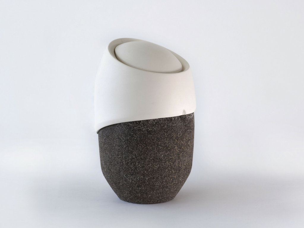 Cremation urns for pet biodegradable - Roots without seeds - tree urn | Muses Design - front